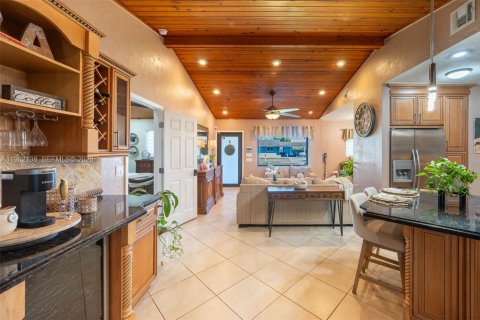 Купить виллу или дом в Хомстед, Флорида 4 спальни, 198.07м2, № 2024257 - фото 11