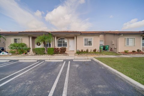 House in Miami, Florida 3 bedrooms, 116.31 sq.m. № 2087102