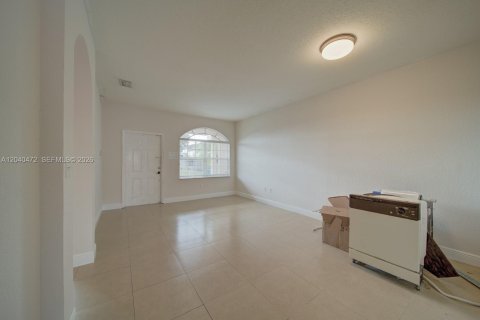 House in Miami, Florida 3 bedrooms, 116.31 sq.m. № 2087102 - photo 12
