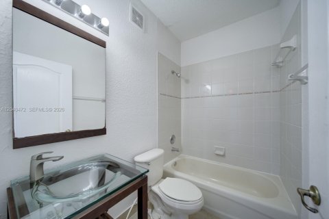House in Miami, Florida 3 bedrooms, 116.31 sq.m. № 2087102 - photo 6