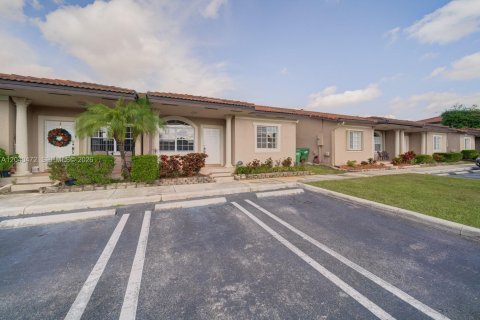 House in Miami, Florida 3 bedrooms, 116.31 sq.m. № 2087102 - photo 22