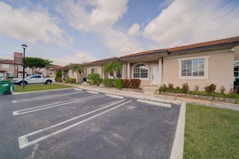 House in Miami, Florida 3 bedrooms, 116.31 sq.m. № 2087102 - photo 23