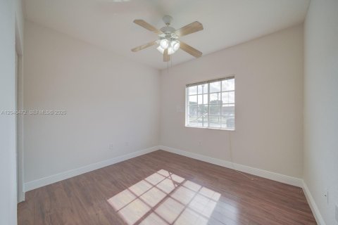House in Miami, Florida 3 bedrooms, 116.31 sq.m. № 2087102 - photo 16
