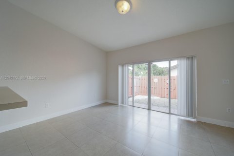 House in Miami, Florida 3 bedrooms, 116.31 sq.m. № 2087102 - photo 10