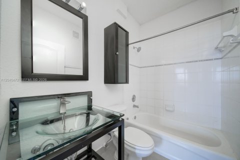 House in Miami, Florida 3 bedrooms, 116.31 sq.m. № 2087102 - photo 20
