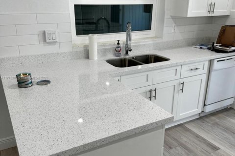 House in Kendall, Florida 5 bedrooms № 1698997 - photo 6