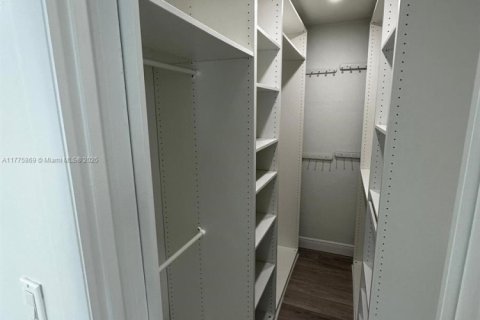 House in Kendall, Florida 5 bedrooms № 1698997 - photo 27