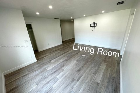 House in Kendall, Florida 5 bedrooms № 1698997 - photo 15