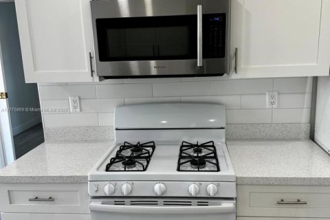 House in Kendall, Florida 5 bedrooms № 1698997 - photo 7