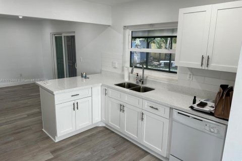 House in Kendall, Florida 5 bedrooms № 1698997 - photo 8