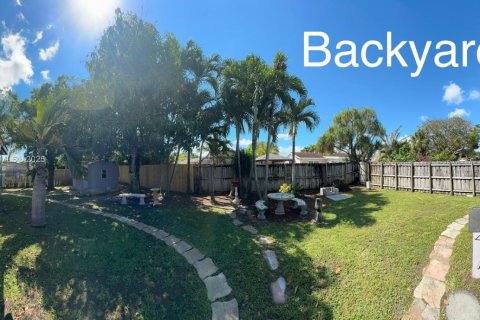 House in Kendall, Florida 5 bedrooms № 1698997 - photo 2