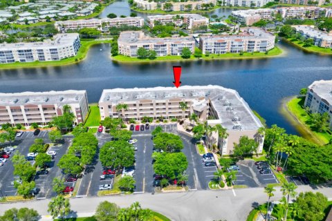 Condo in Tamarac, Florida, 2 bedrooms  № 1118161 - photo 1