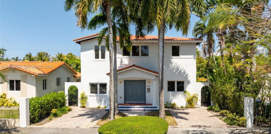 Дом в Майами, Флорида 5 спален, 309.18м2 № 2006496