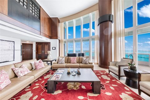 Condominio en venta en Miami, Florida, 4 dormitorios, 532.33 m2 № 1891590 - foto 2