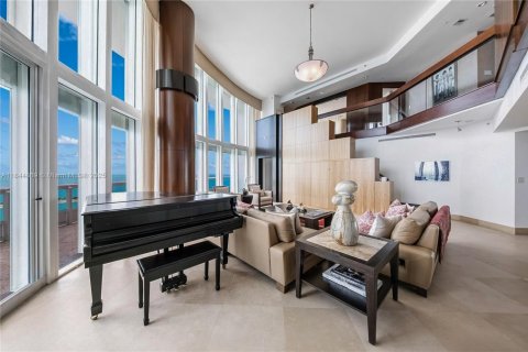 Condominio en venta en Miami, Florida, 4 dormitorios, 532.33 m2 № 1891590 - foto 3