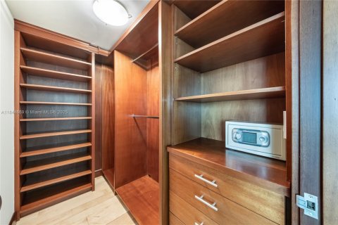 Condominio en venta en Miami, Florida, 4 dormitorios, 532.33 m2 № 1891590 - foto 22
