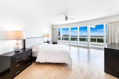 Condominio en venta en Miami, Florida, 4 dormitorios, 532.33 m2 № 1891590 - foto 18
