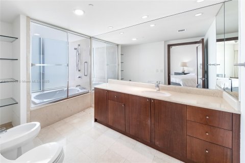 Condominio en venta en Miami, Florida, 4 dormitorios, 532.33 m2 № 1891590 - foto 21