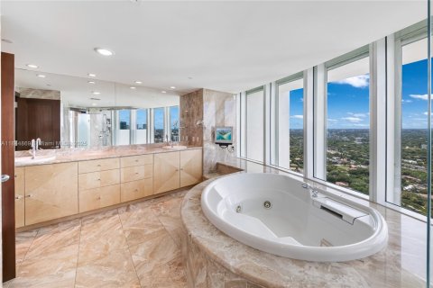 Condominio en venta en Miami, Florida, 4 dormitorios, 532.33 m2 № 1891590 - foto 14