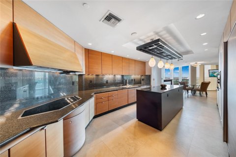 Condominio en venta en Miami, Florida, 4 dormitorios, 532.33 m2 № 1891590 - foto 7