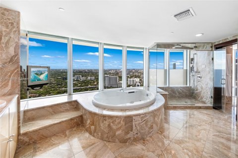 Condominio en venta en Miami, Florida, 4 dormitorios, 532.33 m2 № 1891590 - foto 13