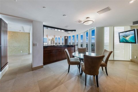 Condominio en venta en Miami, Florida, 4 dormitorios, 532.33 m2 № 1891590 - foto 8
