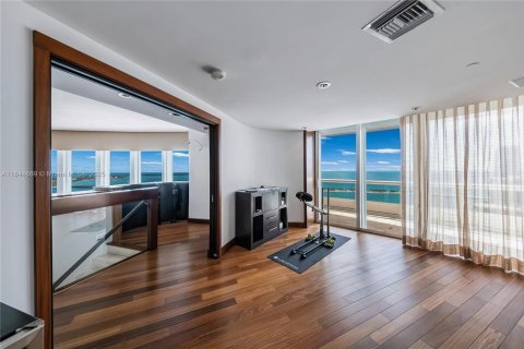 Condominio en venta en Miami, Florida, 4 dormitorios, 532.33 m2 № 1891590 - foto 27