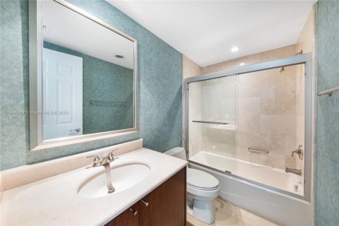 Condominio en venta en Miami, Florida, 4 dormitorios, 532.33 m2 № 1891590 - foto 28