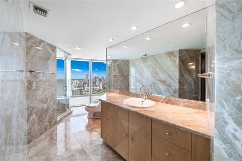Condominio en venta en Miami, Florida, 4 dormitorios, 532.33 m2 № 1891590 - foto 16