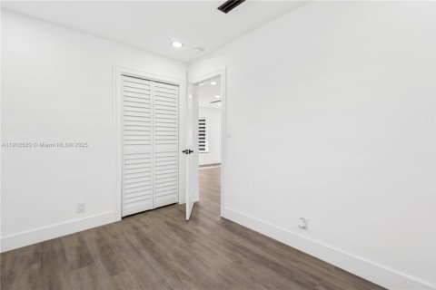 Casa en venta en Margate, Florida, 4 dormitorios, 111.11 m2 № 1969002 - foto 19