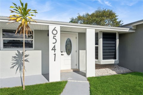 Casa en venta en Margate, Florida, 4 dormitorios, 111.11 m2 № 1969002 - foto 2