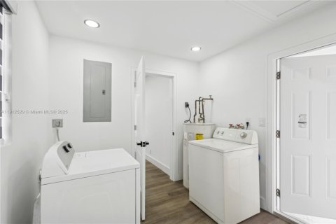 Casa en venta en Margate, Florida, 4 dormitorios, 111.11 m2 № 1969002 - foto 28