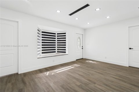 Casa en venta en Margate, Florida, 4 dormitorios, 111.11 m2 № 1969002 - foto 29