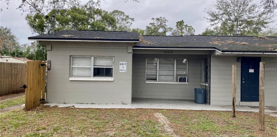 Commercial property in Zephyrhills, Florida 178.74 sq.m. № 2105593