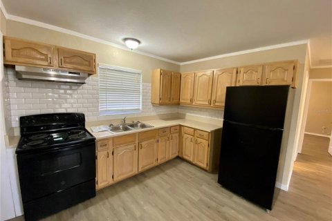 Commercial property in Zephyrhills, Florida 178.74 sq.m. № 2105593 - photo 13