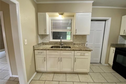 Commercial property in Zephyrhills, Florida 178.74 sq.m. № 2105593 - photo 5