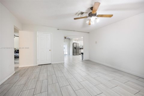 Villa ou maison à vendre à Hollywood, Floride: 3 chambres, 122.63 m2 № 1756961 - photo 7