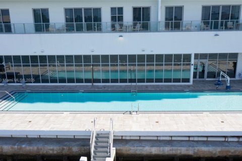 Купить коммерческую недвижимость в Холливуд, Флорида № 1959222 - фото 14