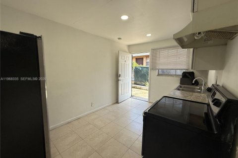 Villa ou maison à louer à West Palm Beach, Floride: 1 chambre, 288 m2 № 2029537 - photo 6