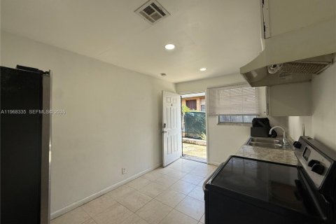 Villa ou maison à louer à West Palm Beach, Floride: 1 chambre, 288 m2 № 2029537 - photo 15