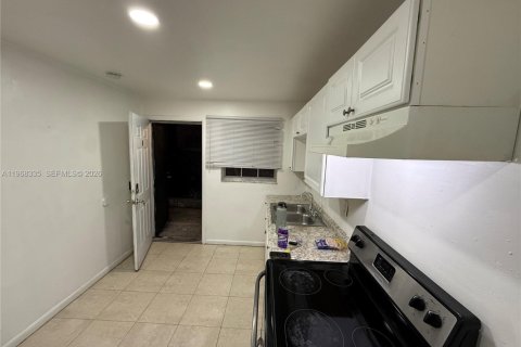 Villa ou maison à louer à West Palm Beach, Floride: 1 chambre, 288 m2 № 2029537 - photo 5