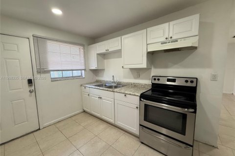 Villa ou maison à louer à West Palm Beach, Floride: 1 chambre, 288 m2 № 2029537 - photo 14