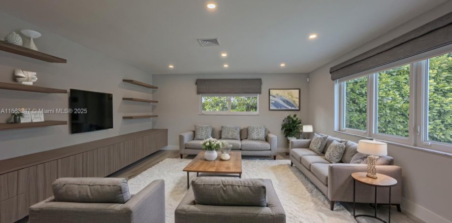 House in Miami, Florida 5 bedrooms, 295.24 sq.m. № 1889769