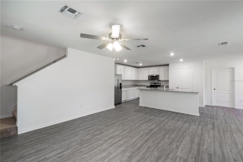 Townhouse in Poinciana, Florida 3 bedrooms, 166.76 sq.m. № 1616660 - photo 7
