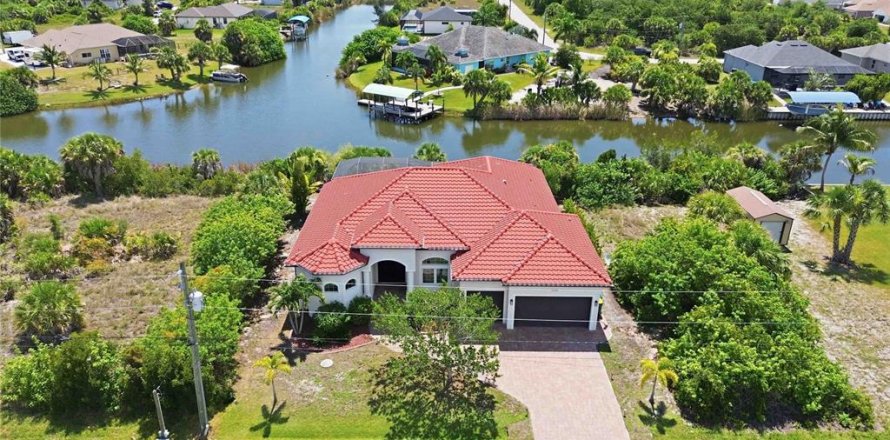 Casa en Port Charlotte, Florida 3 dormitorios, 222.04 m2 № 2228339