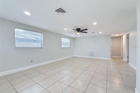 Casa en venta en Pinellas Park, Florida, 4 dormitorios, 118.54 m2 № 2383906 - foto 4