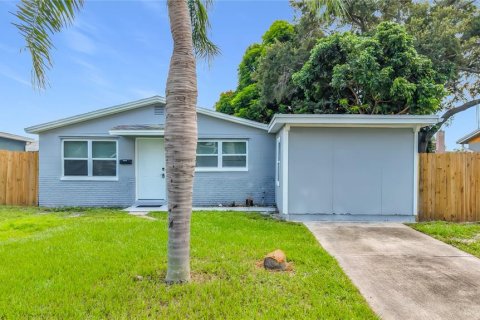 Casa en venta en Pinellas Park, Florida, 4 dormitorios, 118.54 m2 № 2383906 - foto 2
