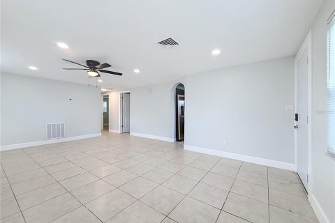 Casa en venta en Pinellas Park, Florida, 4 dormitorios, 118.54 m2 № 2383906 - foto 5