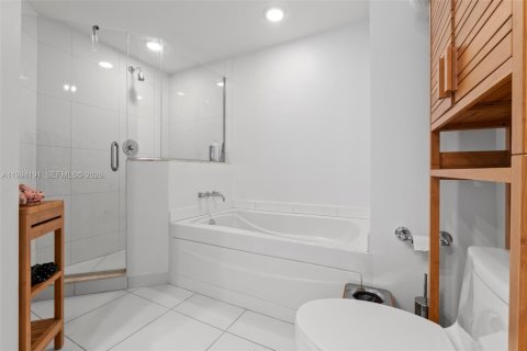 Condominio en venta en Miami, Florida, 2 dormitorios, 111.2 m2 № 2055859 - foto 9