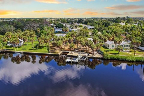 Hôtel, hôtellerie à vendre à Ruskin, Floride: 104.98 m2 № 2348082 - photo 14